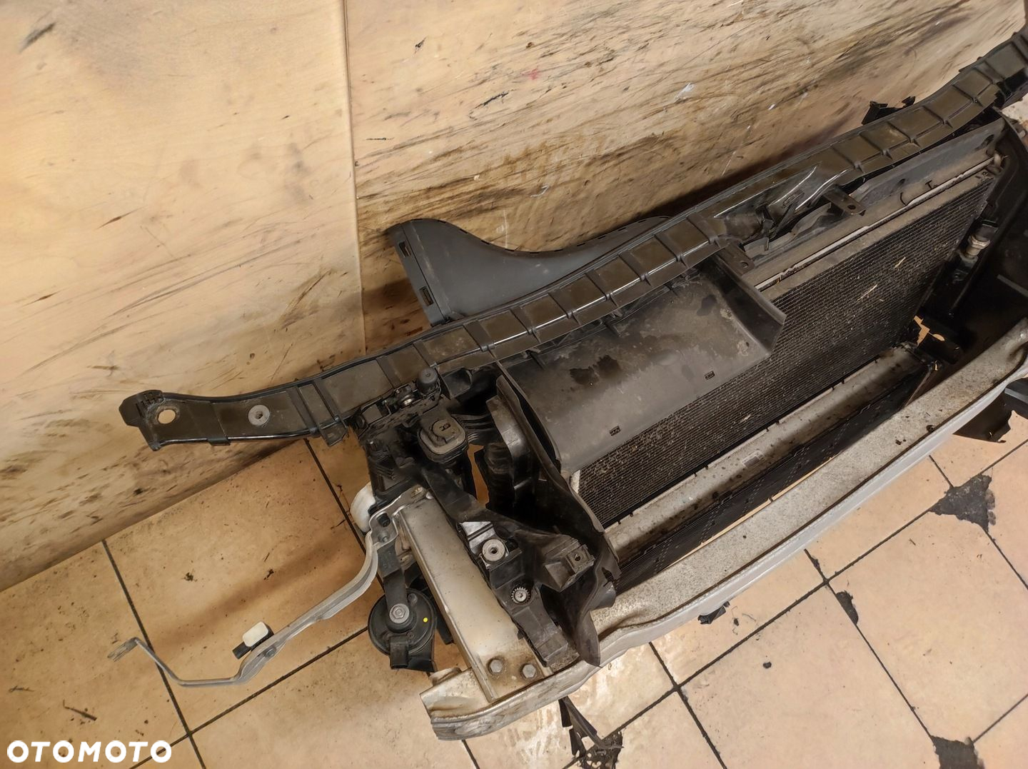 Pas belka wzmocnienie chłodnice Audi A6 C7 Lift 2.0 TDI - 6