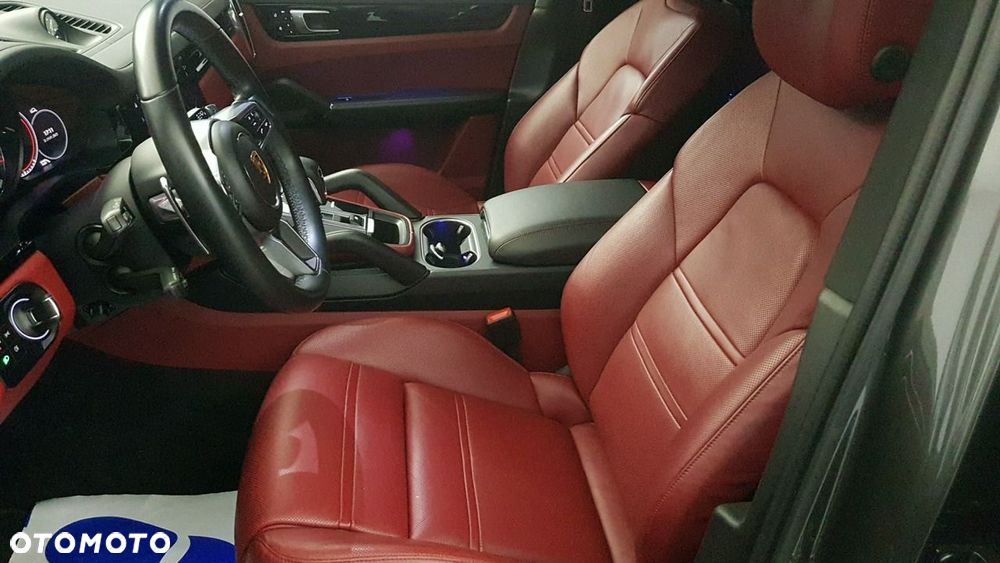 Porsche Cayenne - 18