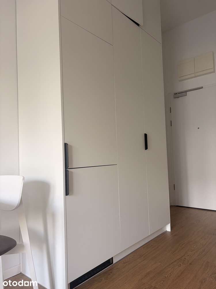 Studio - Al. 3 maja 51b/31 – Błonia – bez pośredników