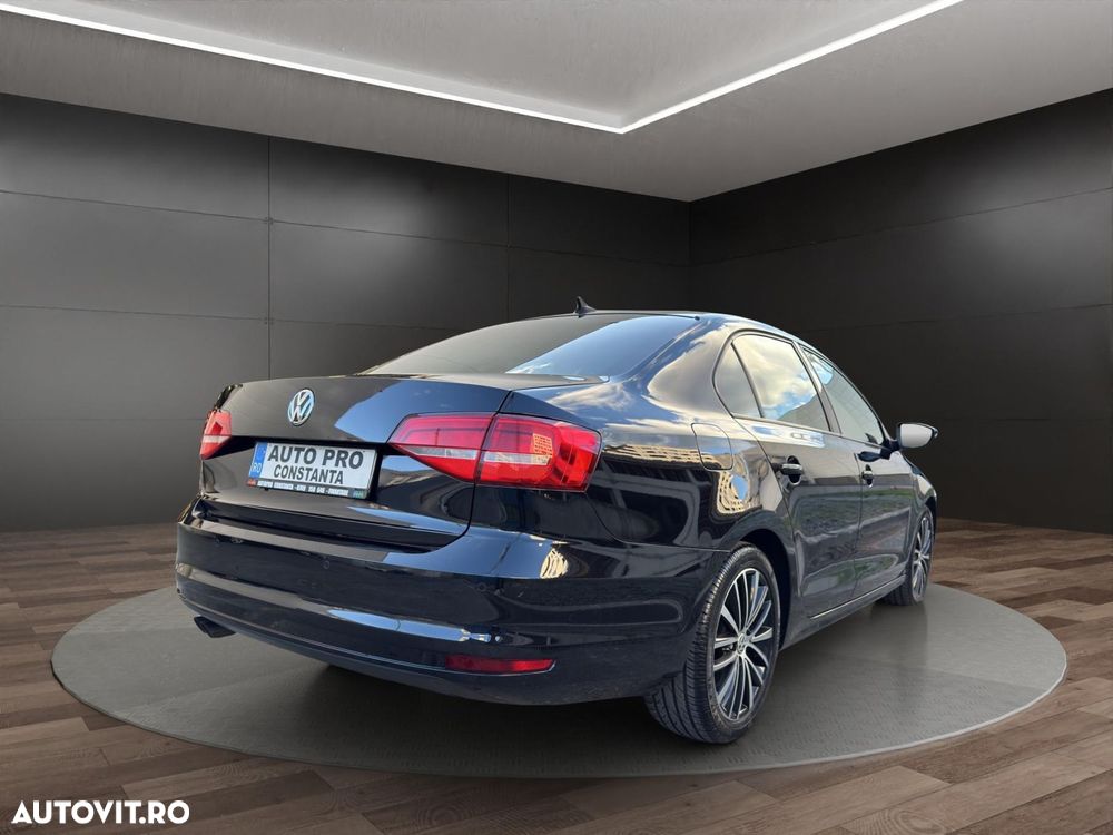 Volkswagen Jetta - 3