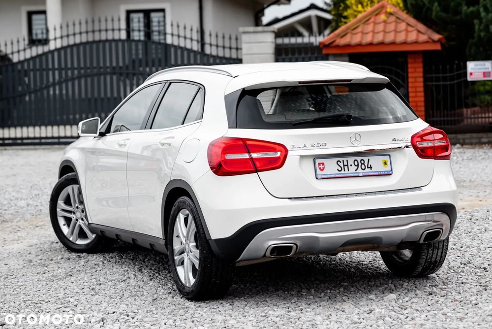 Mercedes-Benz GLA 250 4Matic 7G-DCT Activity Edition - 12