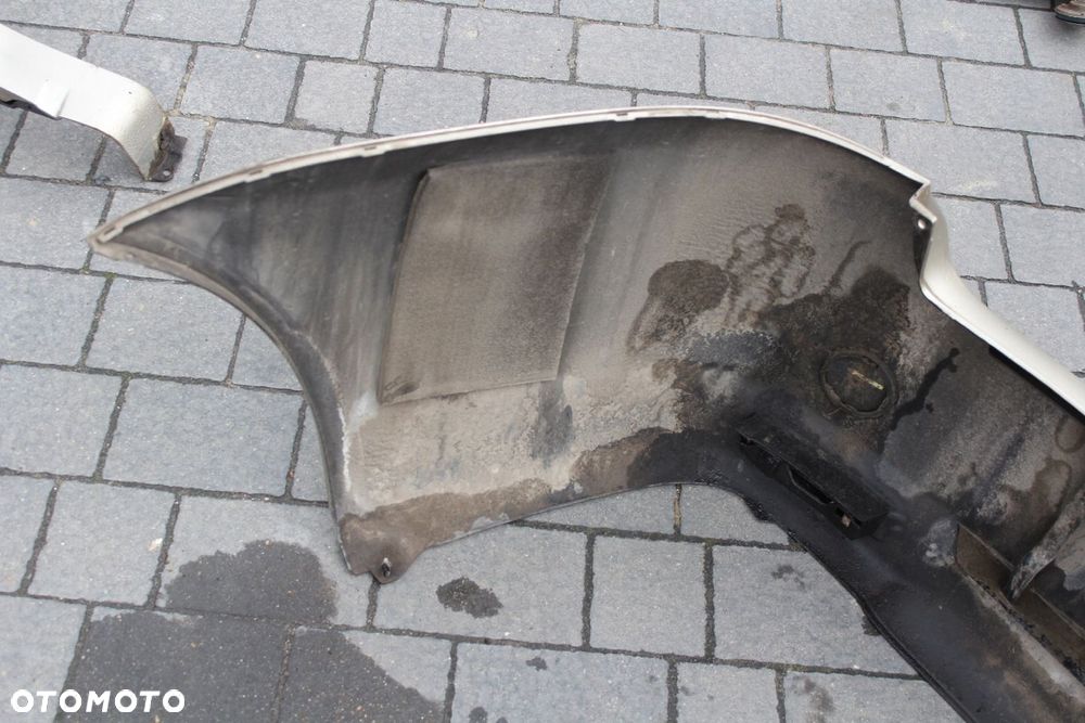 ZDERZAK TYŁ TOYOTA AVENSIS VERSO - 13