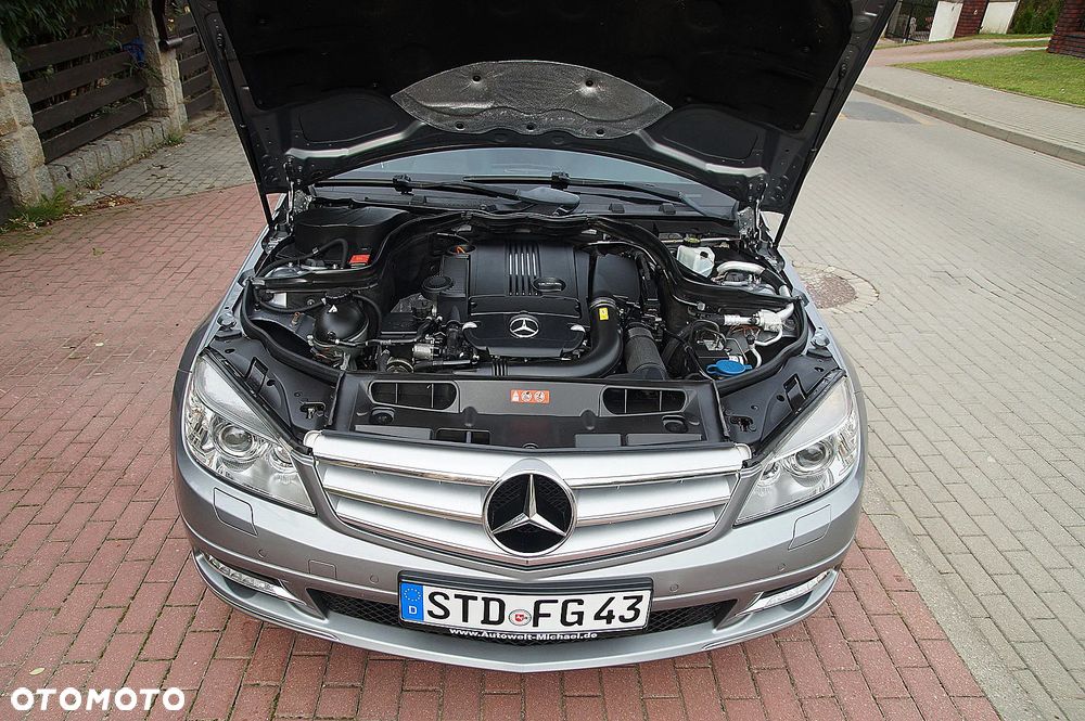Mercedes-Benz Klasa C 180 CGI BlueEff Avantgarde - 24