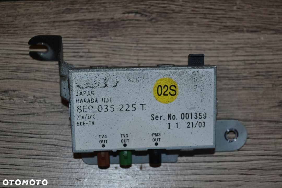 AUDI A4 B6 WZMACNIACZ ANTENOWY 8E9035225T - 1