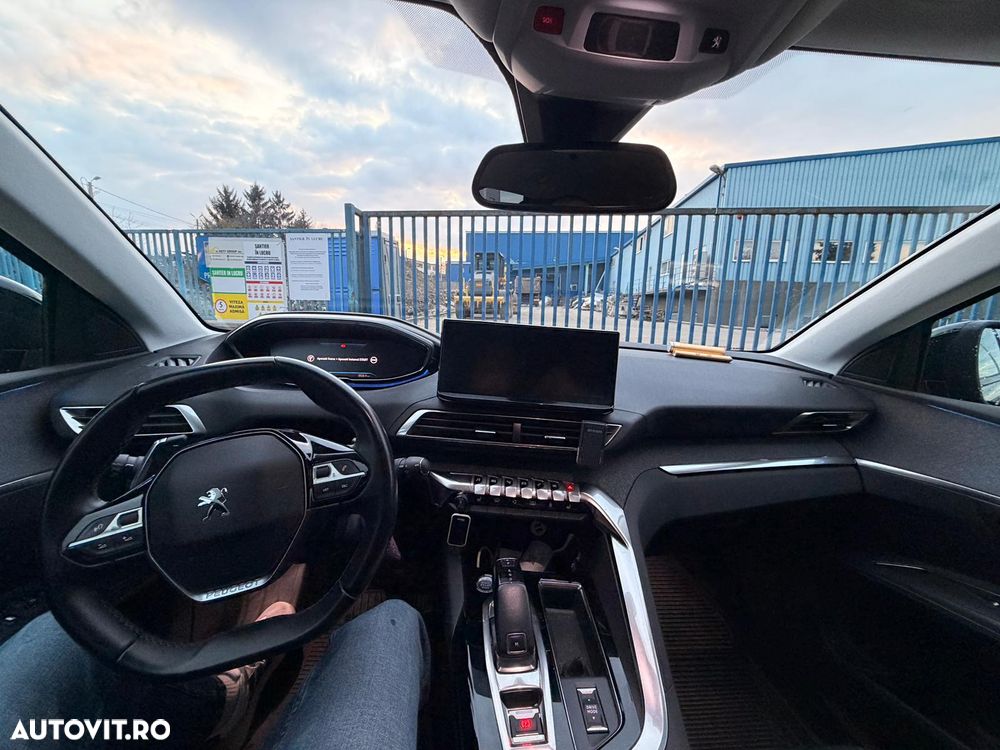 Peugeot 3008 1.2 PureTech Turbo S&S EAT8 Allure - 21