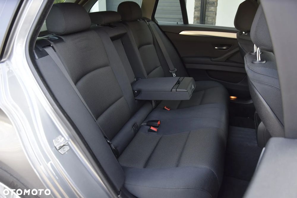 BMW Seria 5 520d xDrive - 27