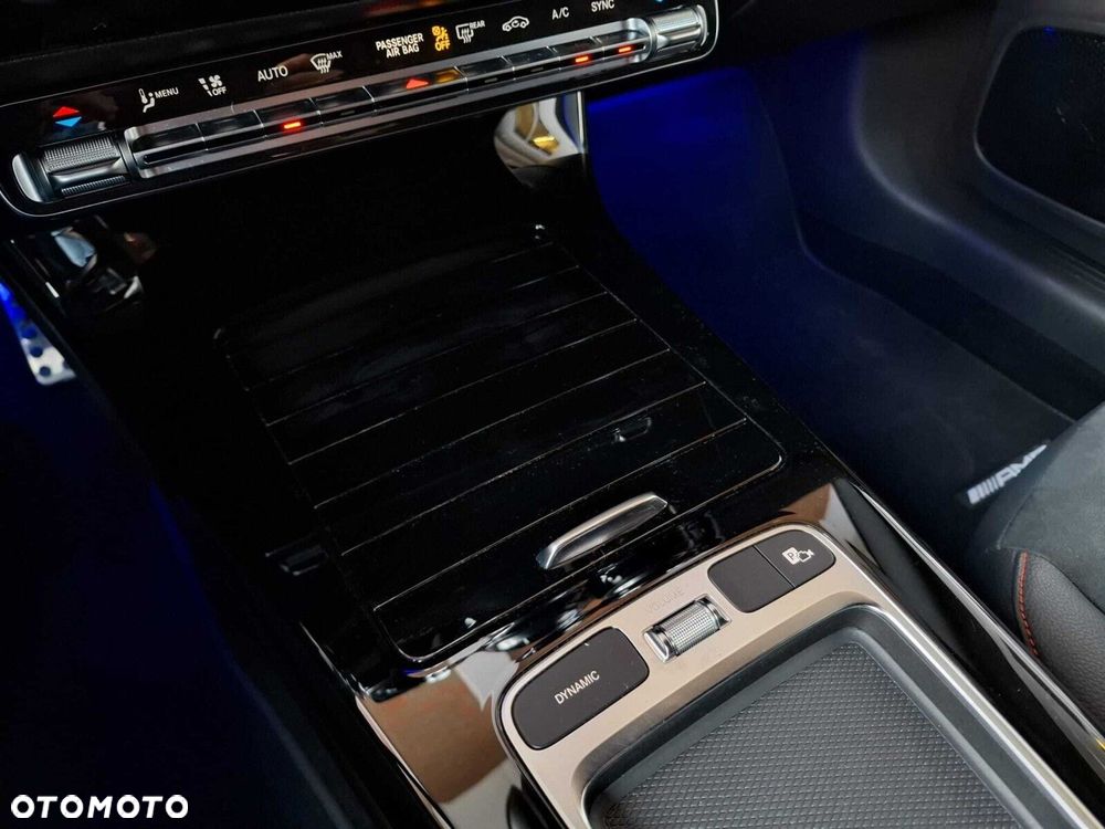 Mercedes-Benz CLA - 24