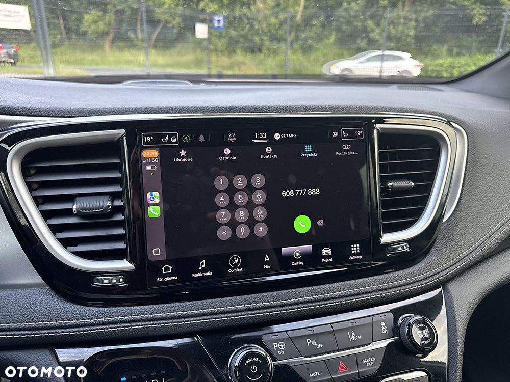 Chrysler Pacifica - 30