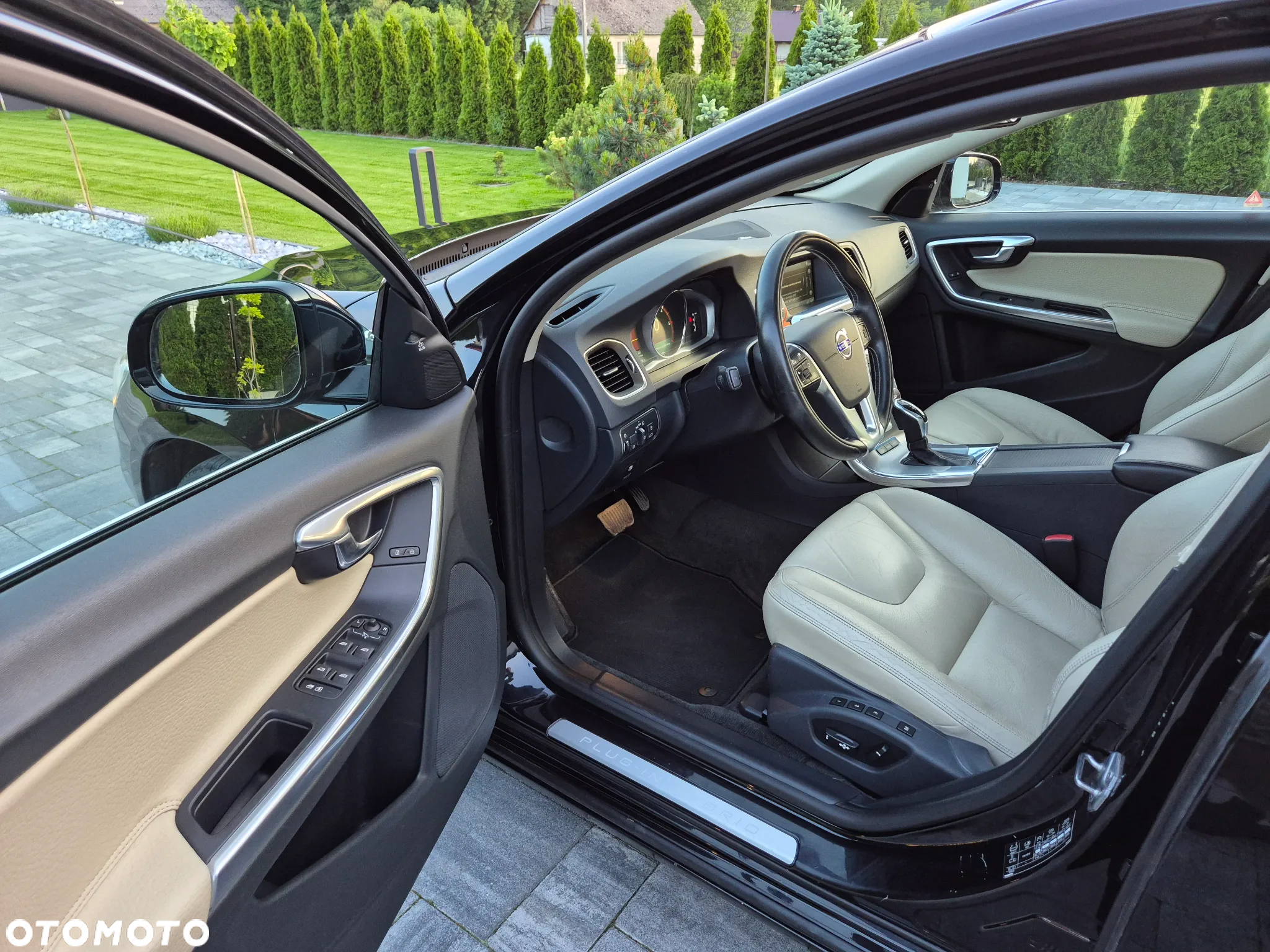 Volvo V60 D6 Plug-In-Hybrid AWD Geartronic Summum - 24