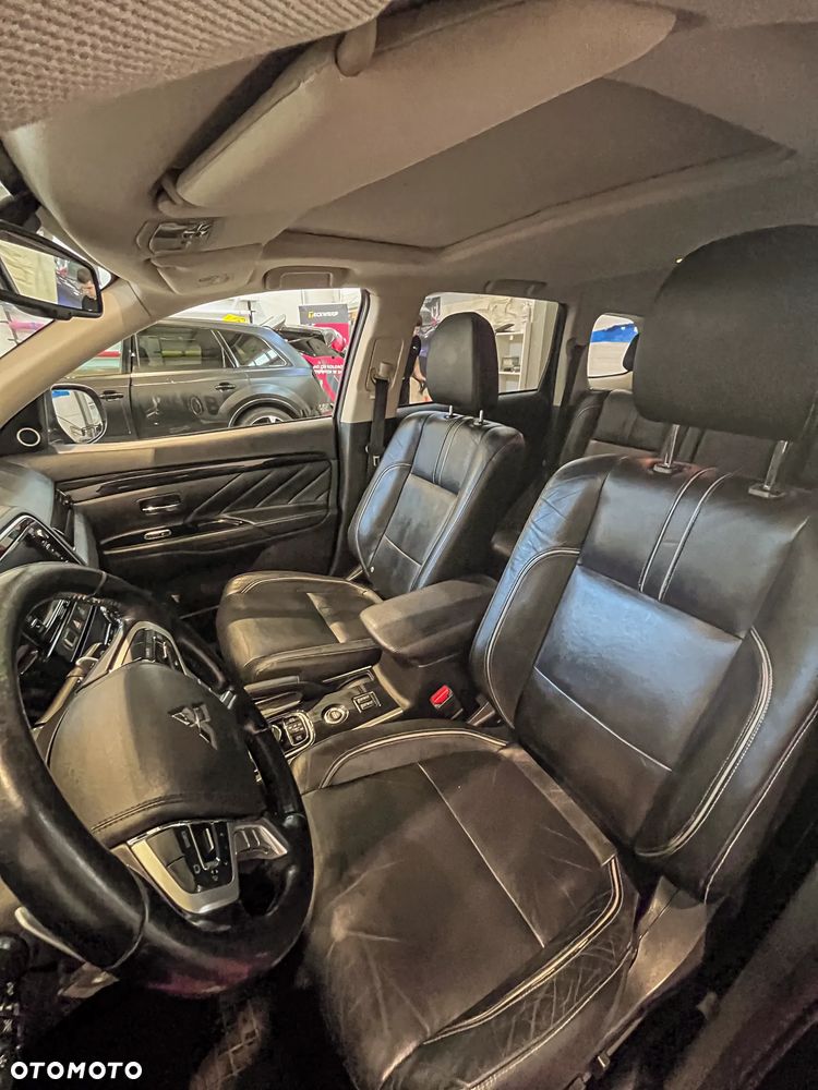 Mitsubishi Outlander 2.0 4WD Plus - 7