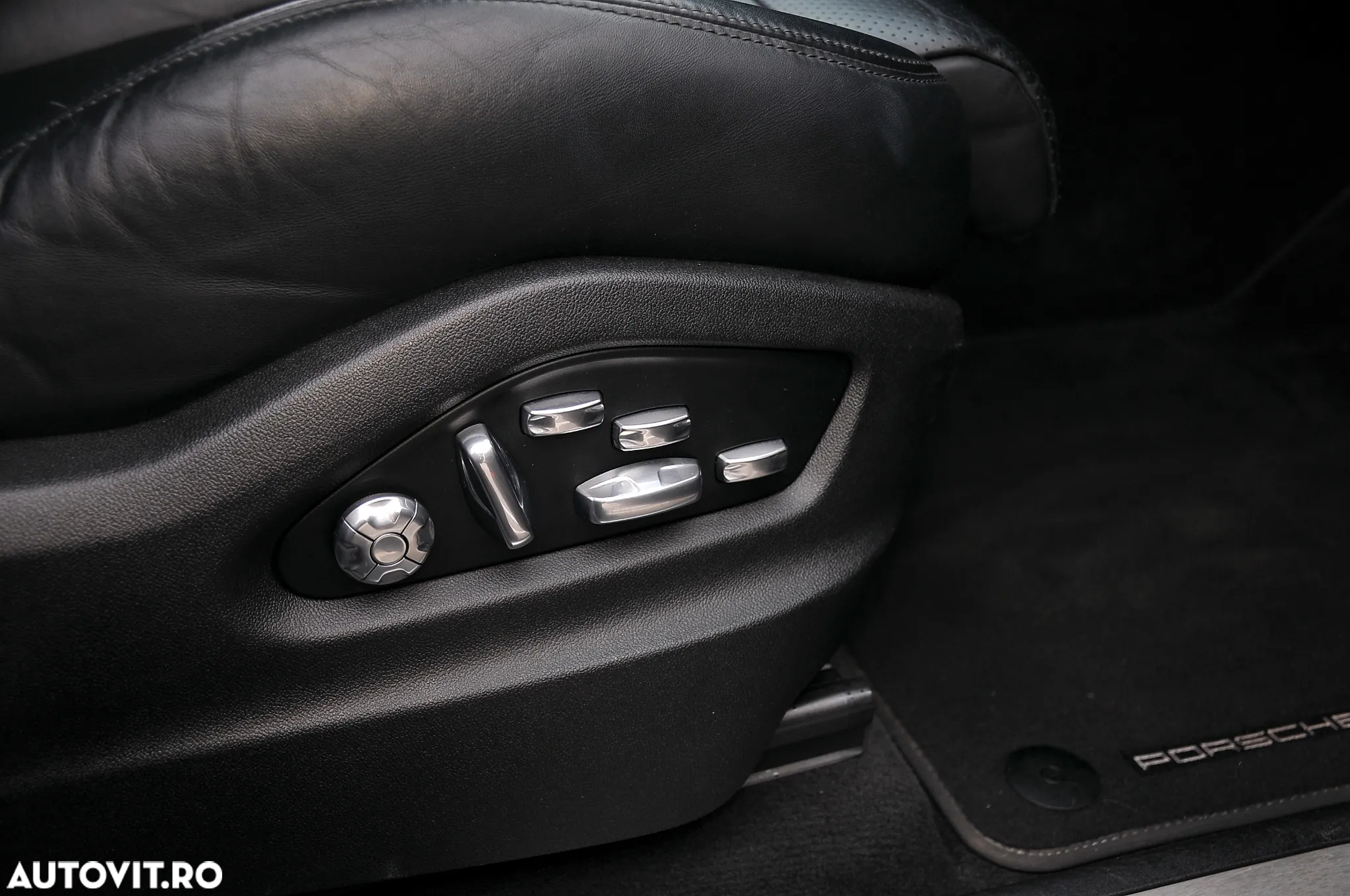 Porsche Cayenne Coupe Tiptronic S Platinum Edition - 34