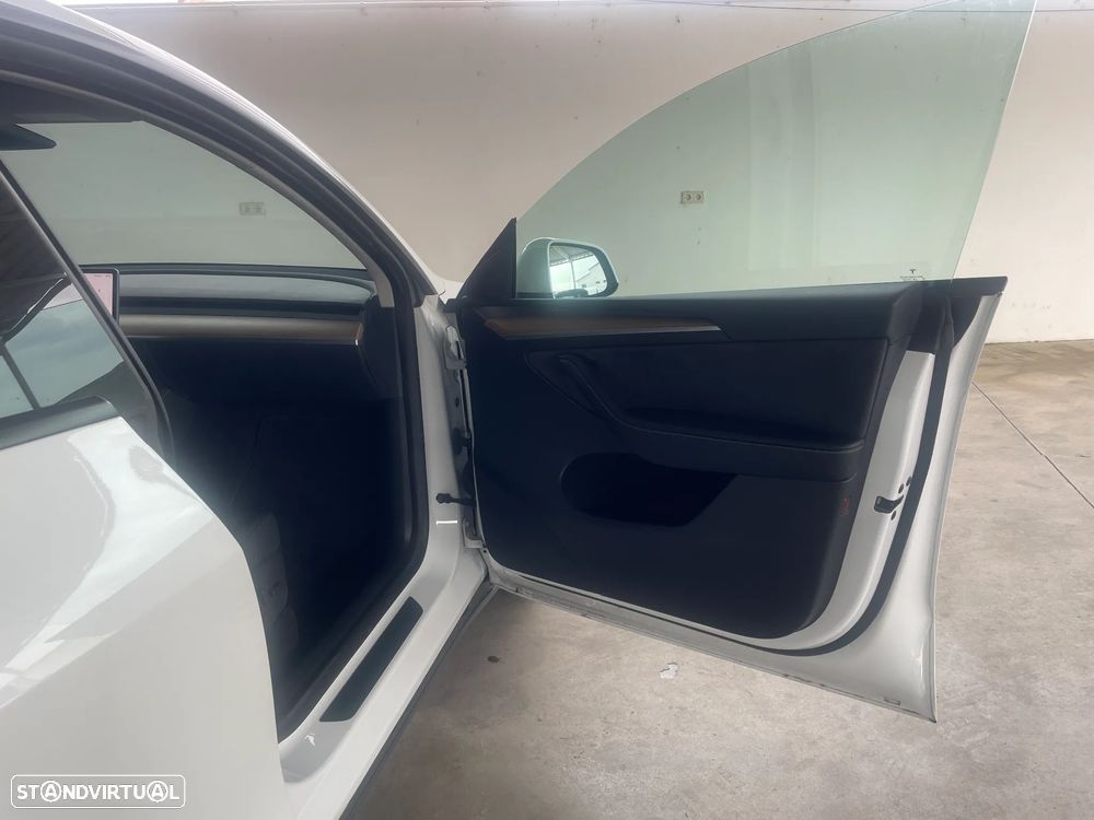 Tesla Model Y RWD - 17