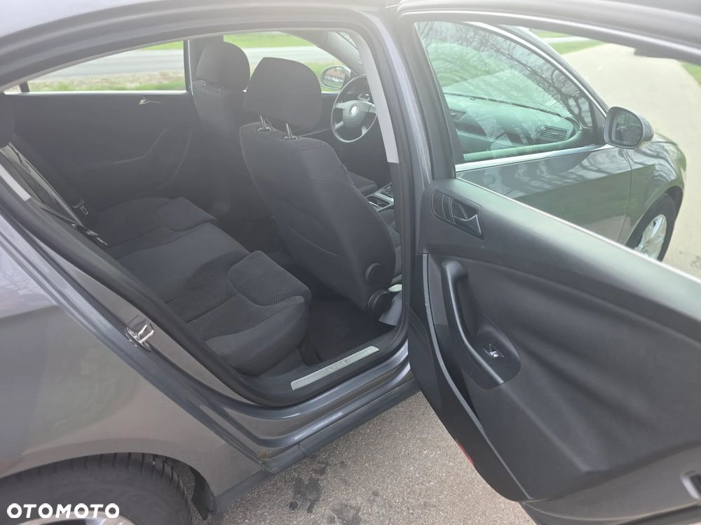 Volkswagen Passat 1.9 TDI Comfortline - 18