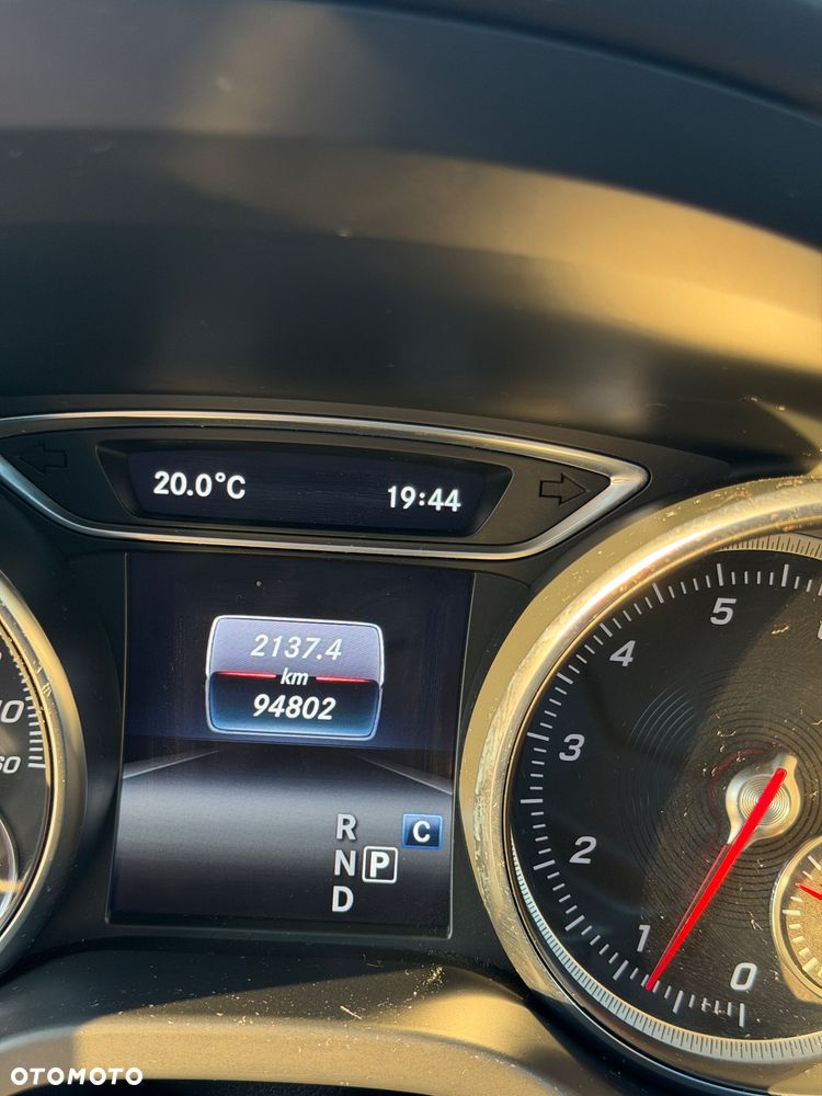 Mercedes-Benz CLA 250 4-Matic AMG Line - 11