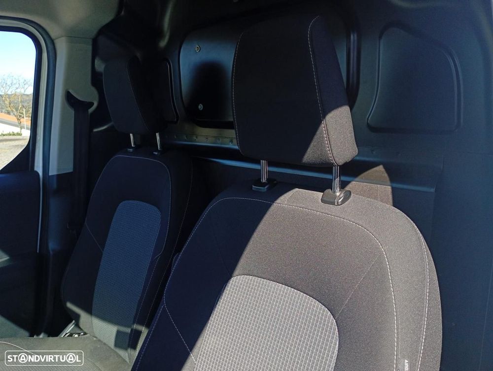 Ford Transit Courier - 11