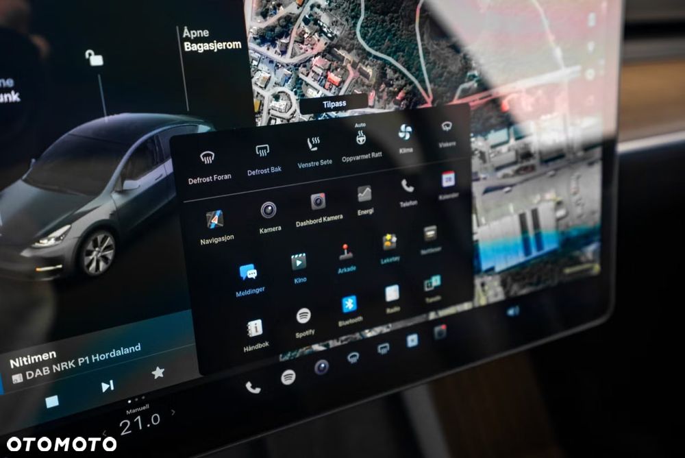 Tesla Model Y Long Range Dual Motor AWD - 16