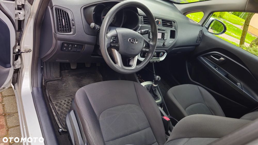 Kia Rio 1.2 L - 10