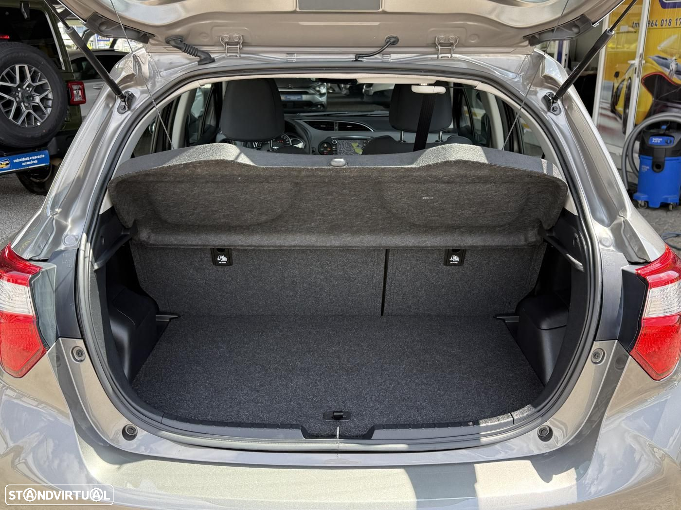 Toyota Yaris 1.0 VVT-i Comfort Plus - 38