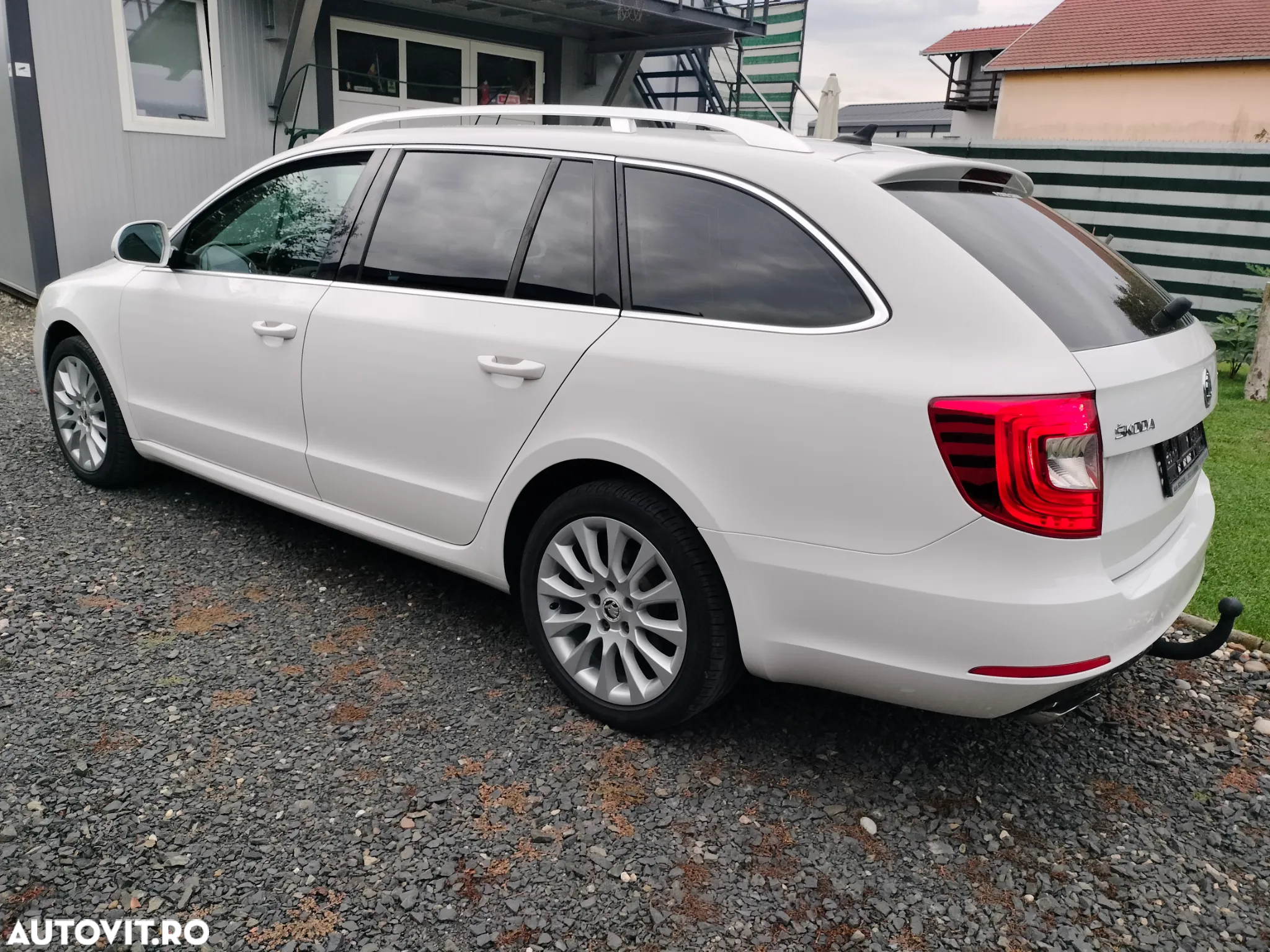 Skoda Superb 2.0 TDI DSG FAMILY - 3