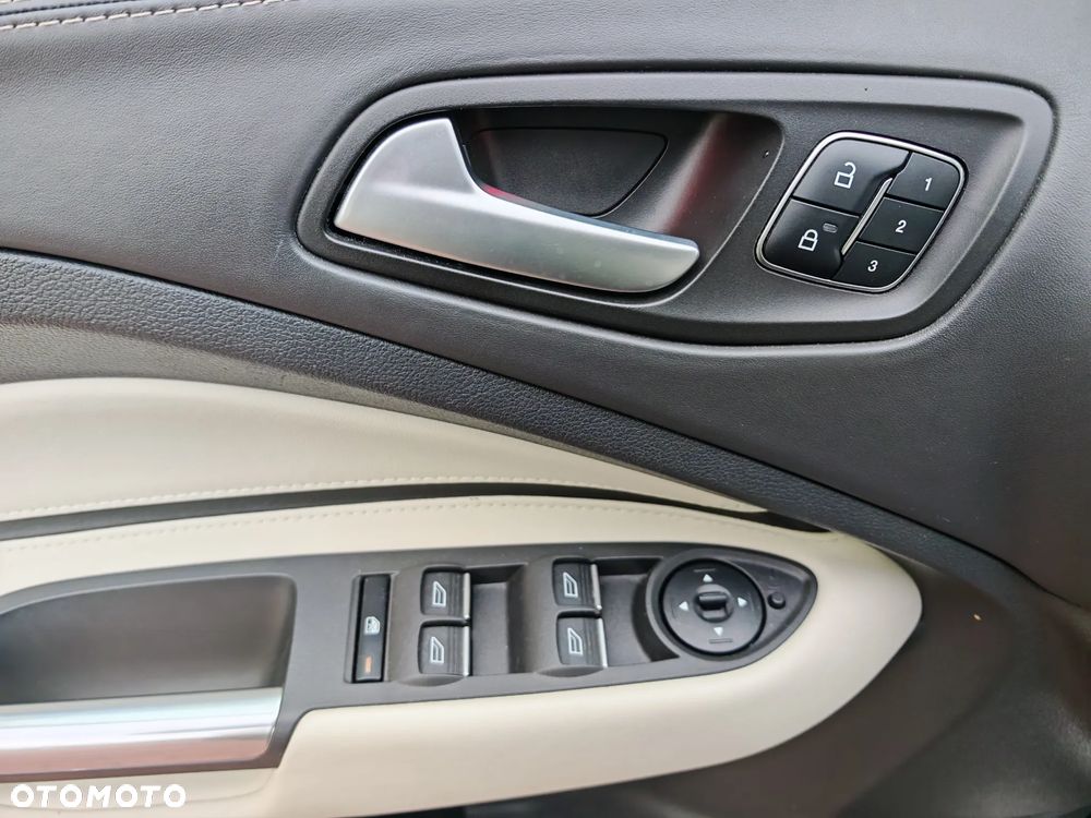 Ford Kuga 1.5 EcoBoost 2x4 Vignale - 30