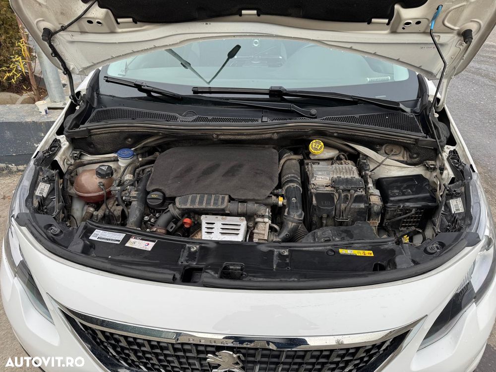 Peugeot 2008 1.2 PureTech Turbo EAT6 S&S Allure - 17