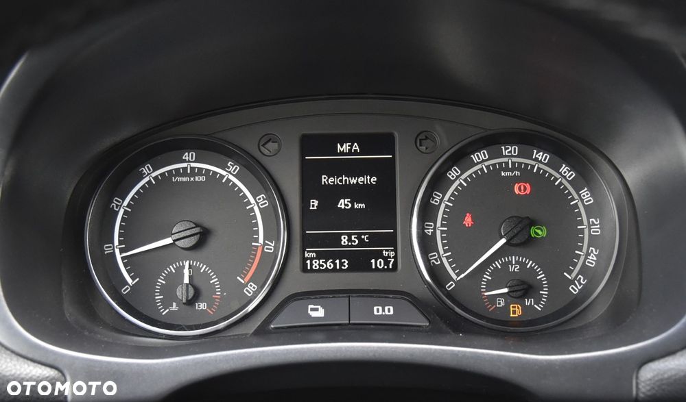 Skoda Fabia 1.4 TSI DSG RS - 28