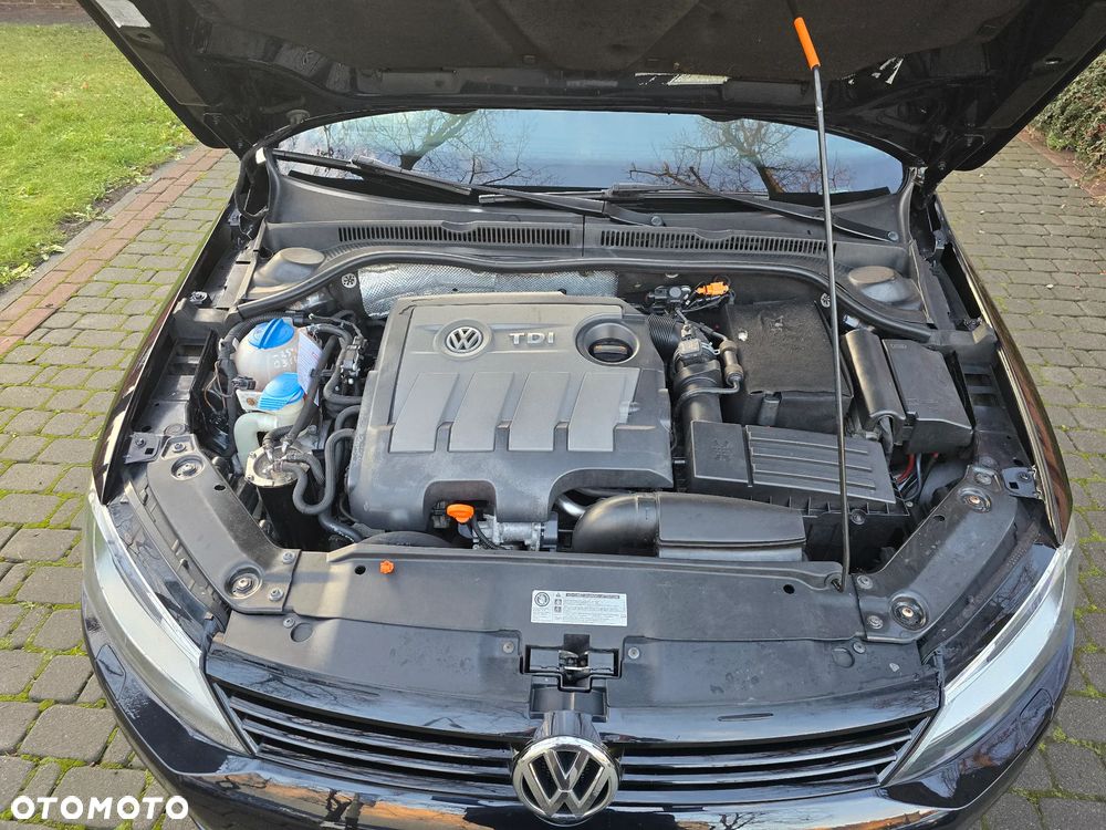 Volkswagen Jetta 1.6 TDI Match - 11