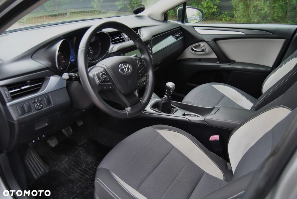 Toyota Avensis 1.8 Sol NAVI - 5