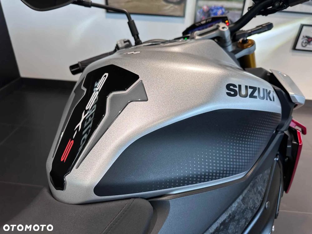 Suzuki GSX - 14