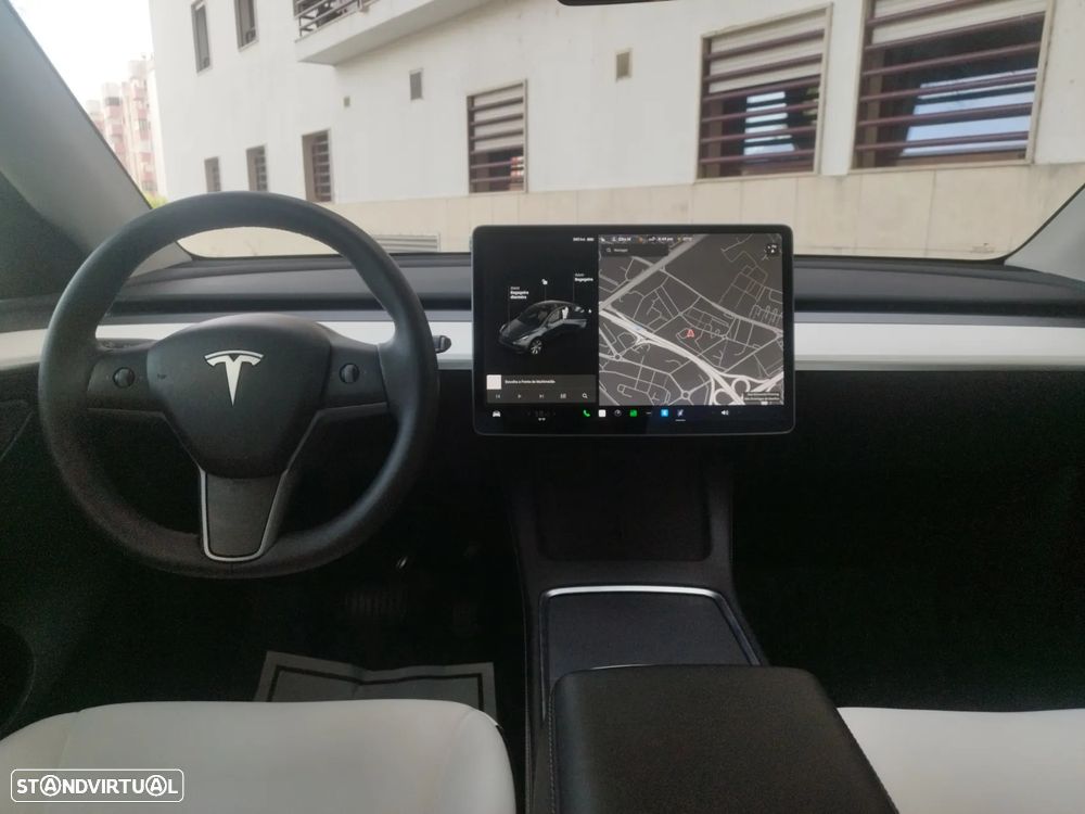 Tesla Model Y Long Range Dual Motor AWD - 8