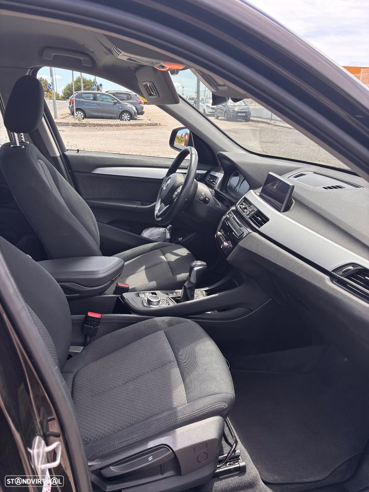 BMW X1 25 e xDrive Corporate Edition - 4