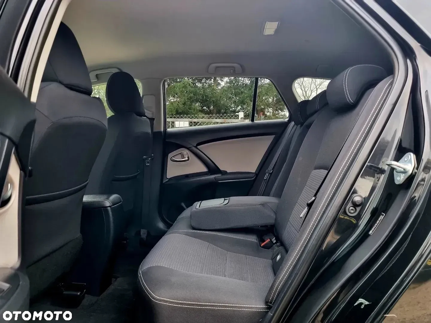 Toyota Avensis 1.8 Premium MS - 10