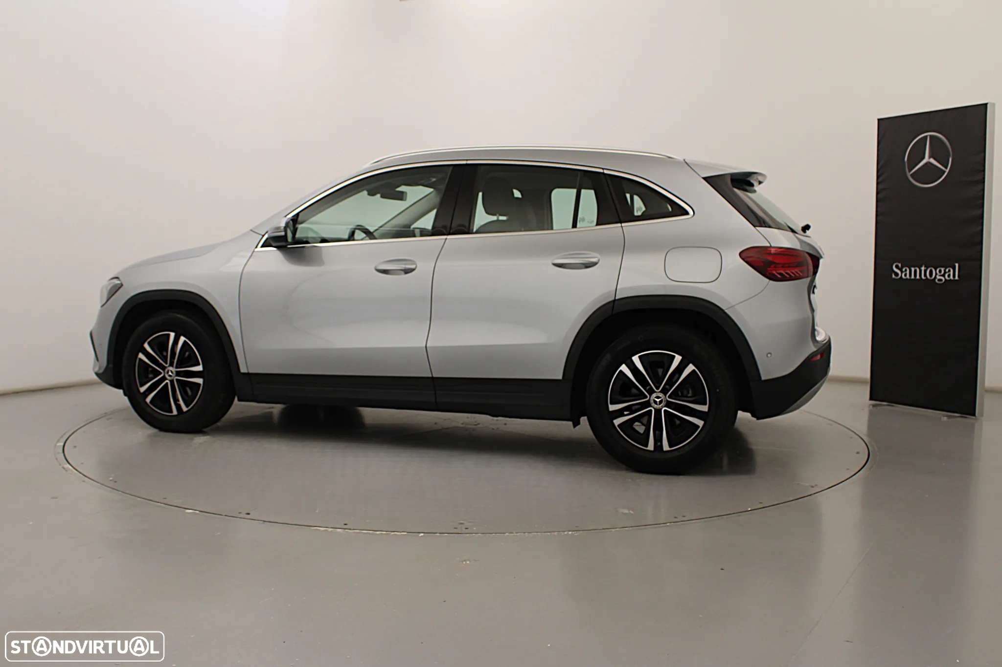 Mercedes-Benz GLA 200 Standard - 11