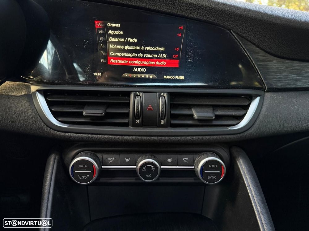 Alfa Romeo Giulia 2.2 D AT8 - 12