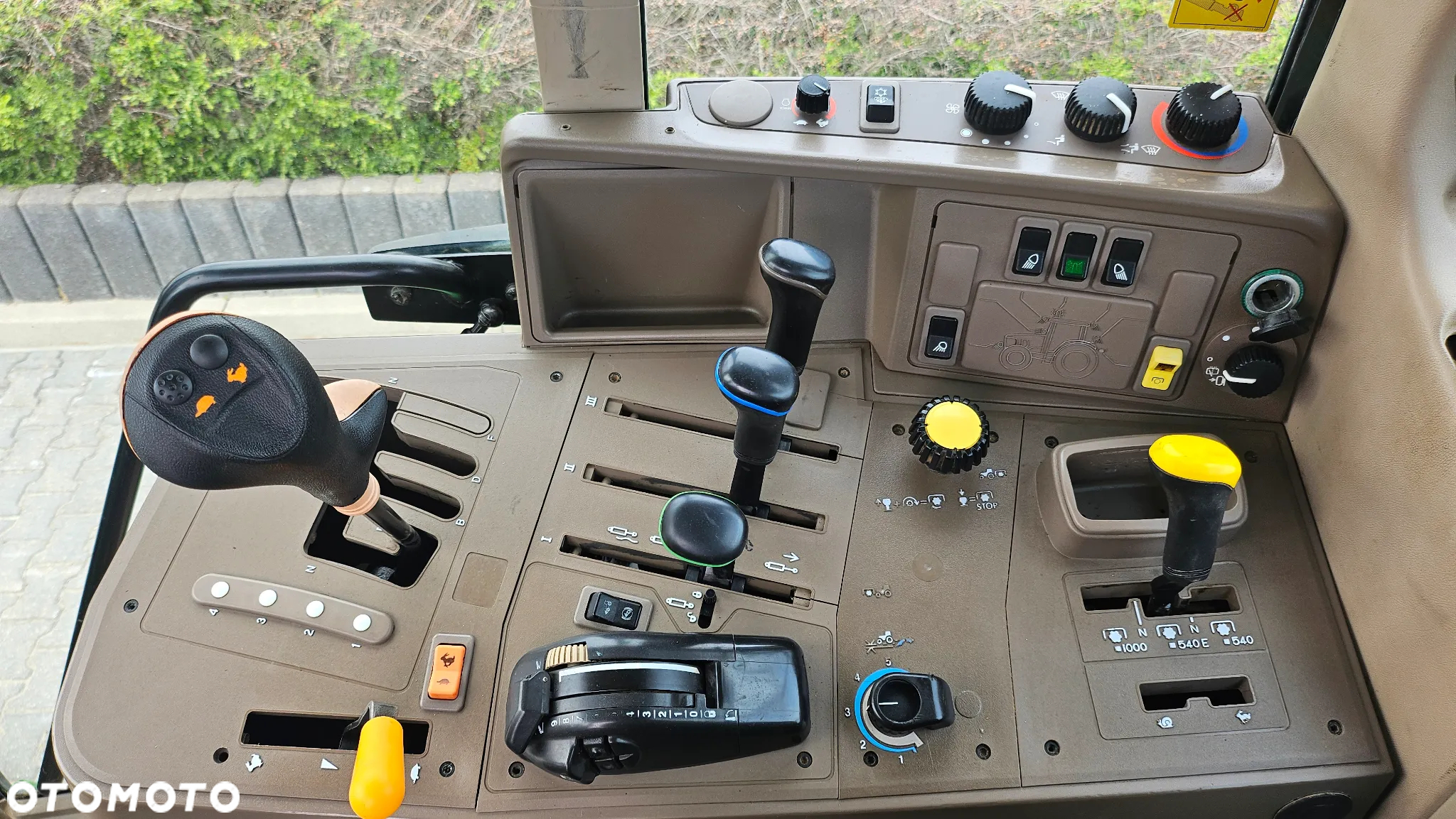 John Deere JD 6830, 6-cyl, 140 KM, TLS, autentyczny przebieg - 11
