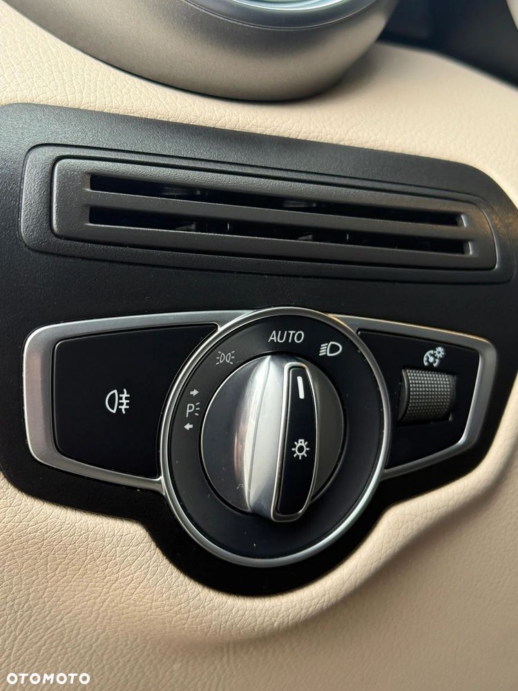 Mercedes-Benz GLC 300 4Matic 9G-TRONIC Exclusive - 26