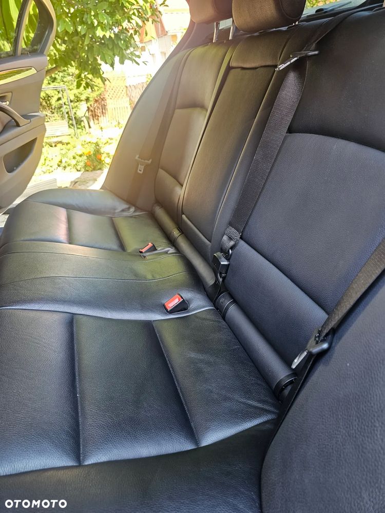 BMW Seria 5 528i xDrive Sport-Aut Luxury Line - 11