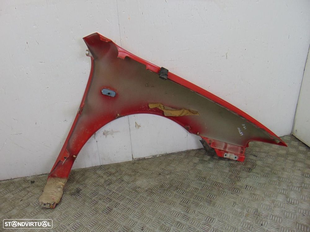 GUARDA-LAMAS FRONTAL ESQUERDO SEAT LEON 2003 -ROJA - 1
