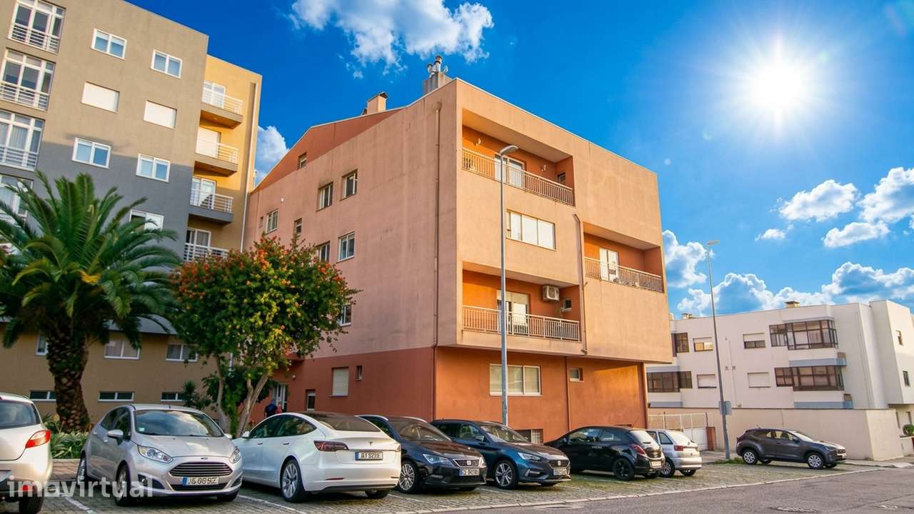 T3 Renovado em Ermesinde com Garagem Box para 4 Carros - Grande imagem: 2/29