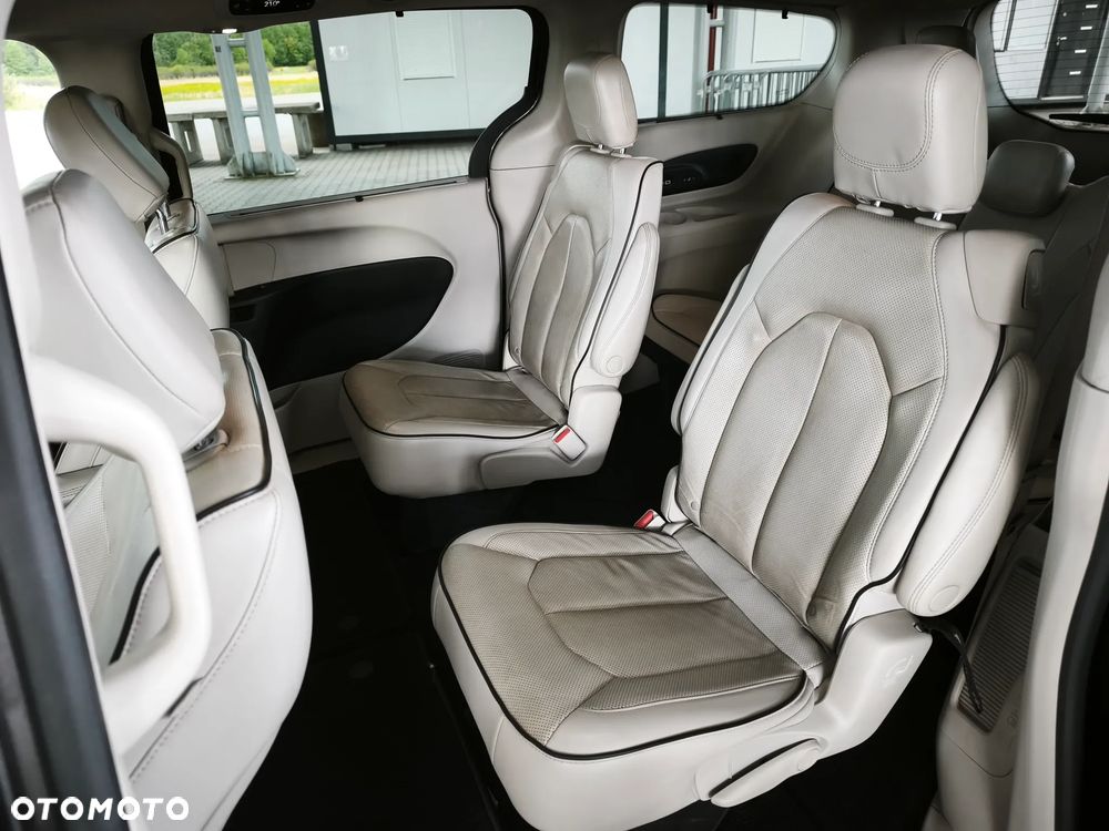 Chrysler Pacifica - 33