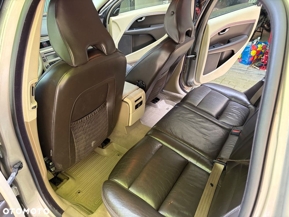 Volvo XC 70 3.2 AWD Momentum - 11