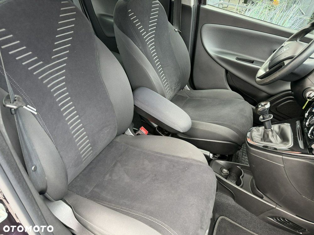 Lancia Ypsilon 0.9 Black&Red S&S - 21