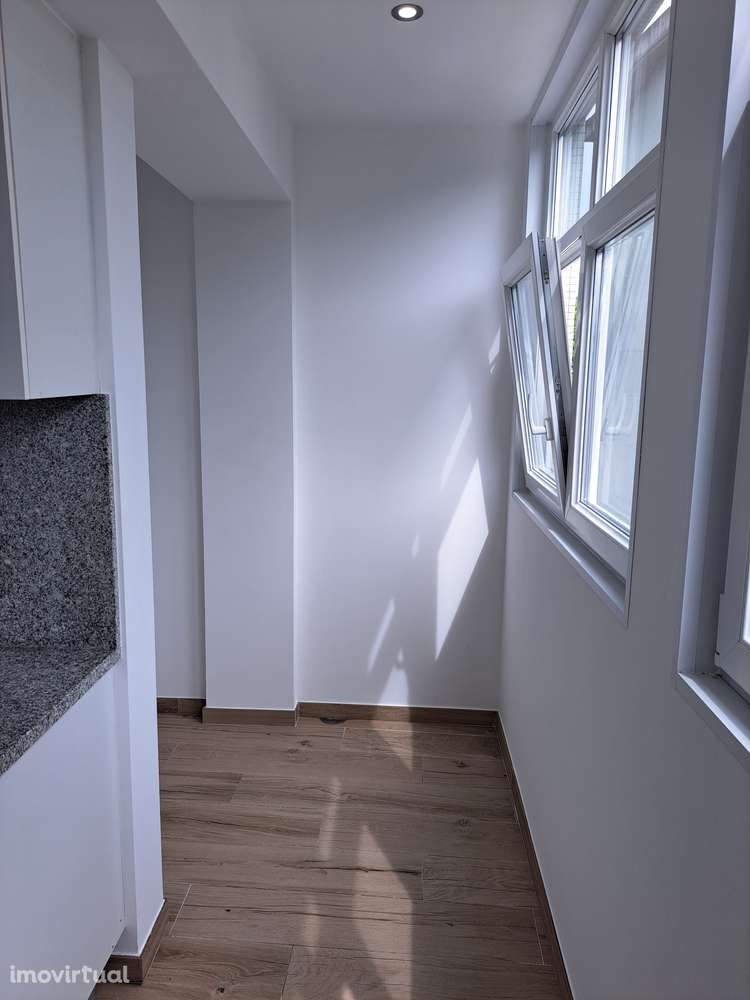 CENTRO CIDADE DE CHAVES T2 RENOVADO COM ELEVADOR - Grande imagem: 3/16