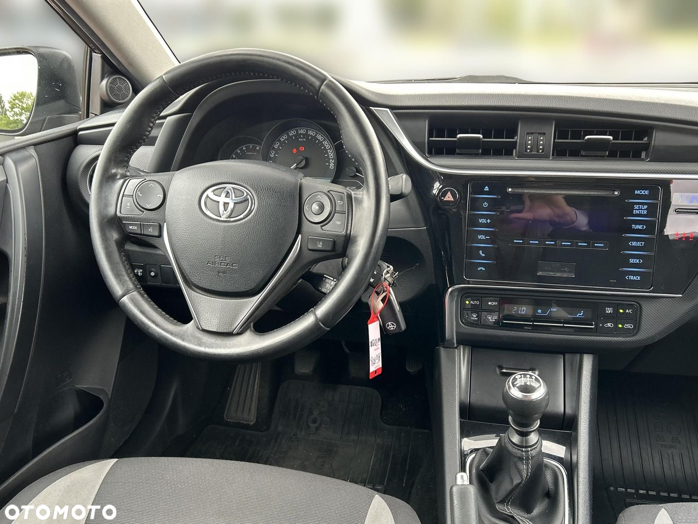 Toyota Auris - 12