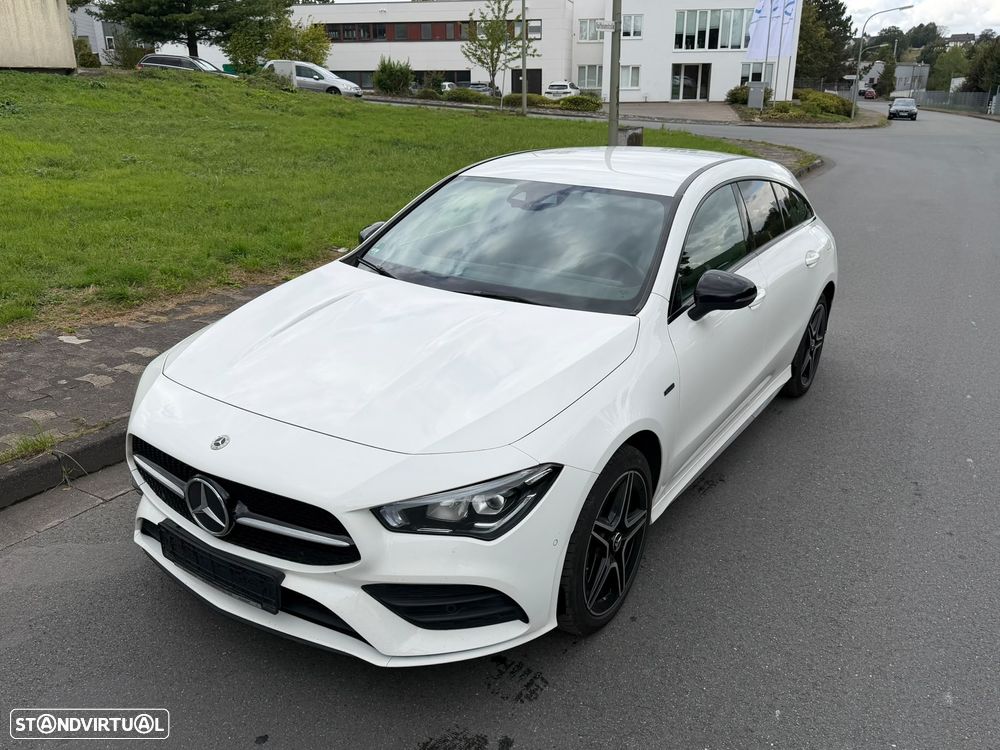 Mercedes-Benz CLA 250 e Shooting Brake AMG Line - 3
