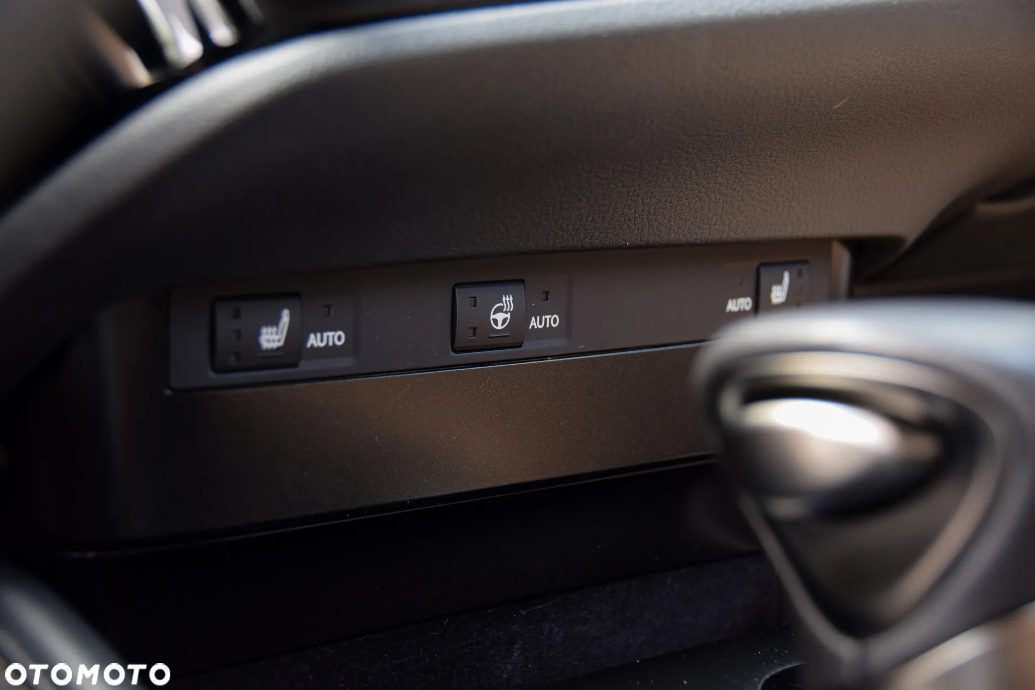 Lexus ES 300h Business Edition - 16