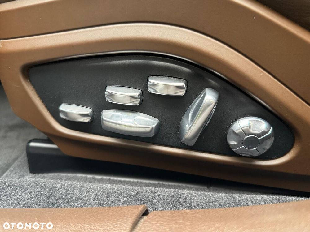 Porsche Panamera - 12