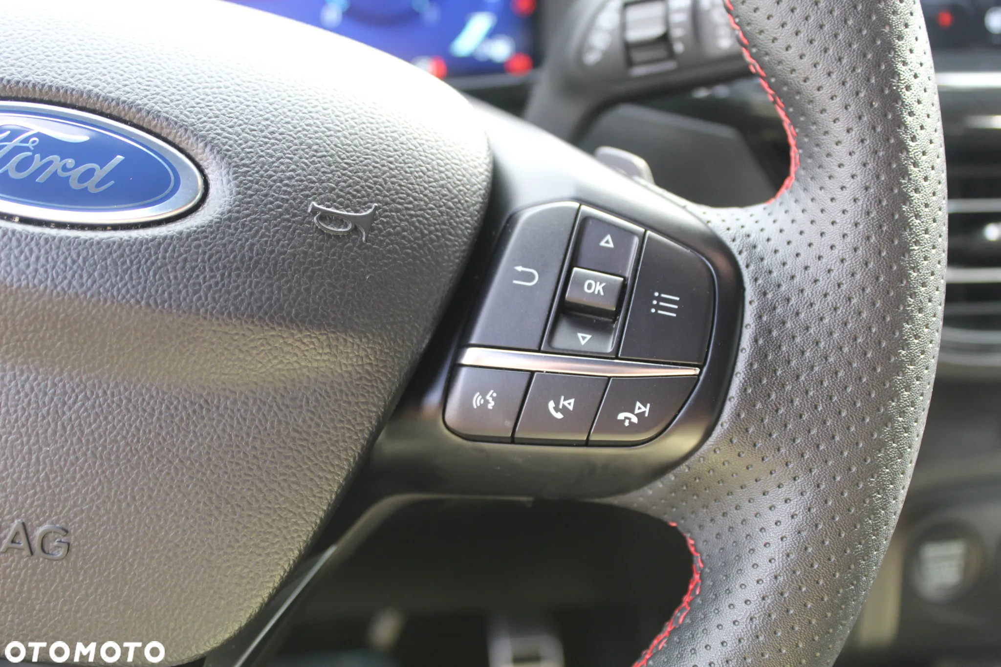 Ford Focus 1.0 EcoBoost Hybrid ST-LINE X - 34