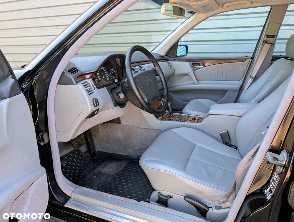 Mercedes-Benz Klasa E 320 4-Matic Elegance - 6