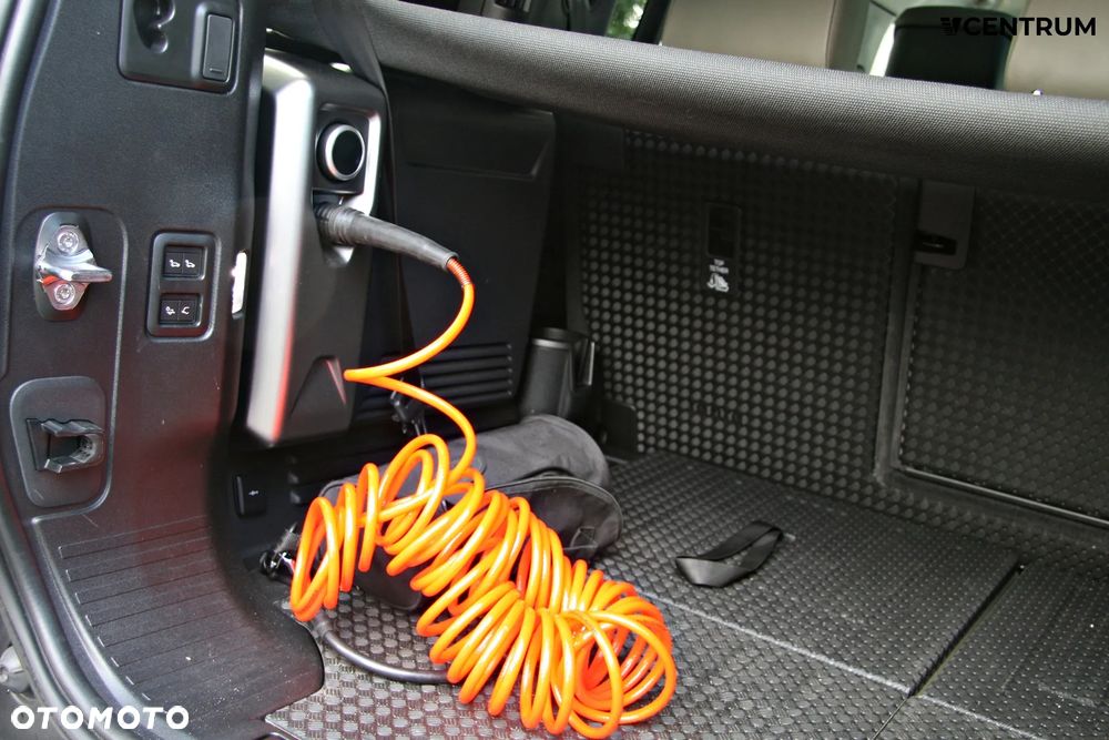 Land Rover Defender 2.0 D240 - 19